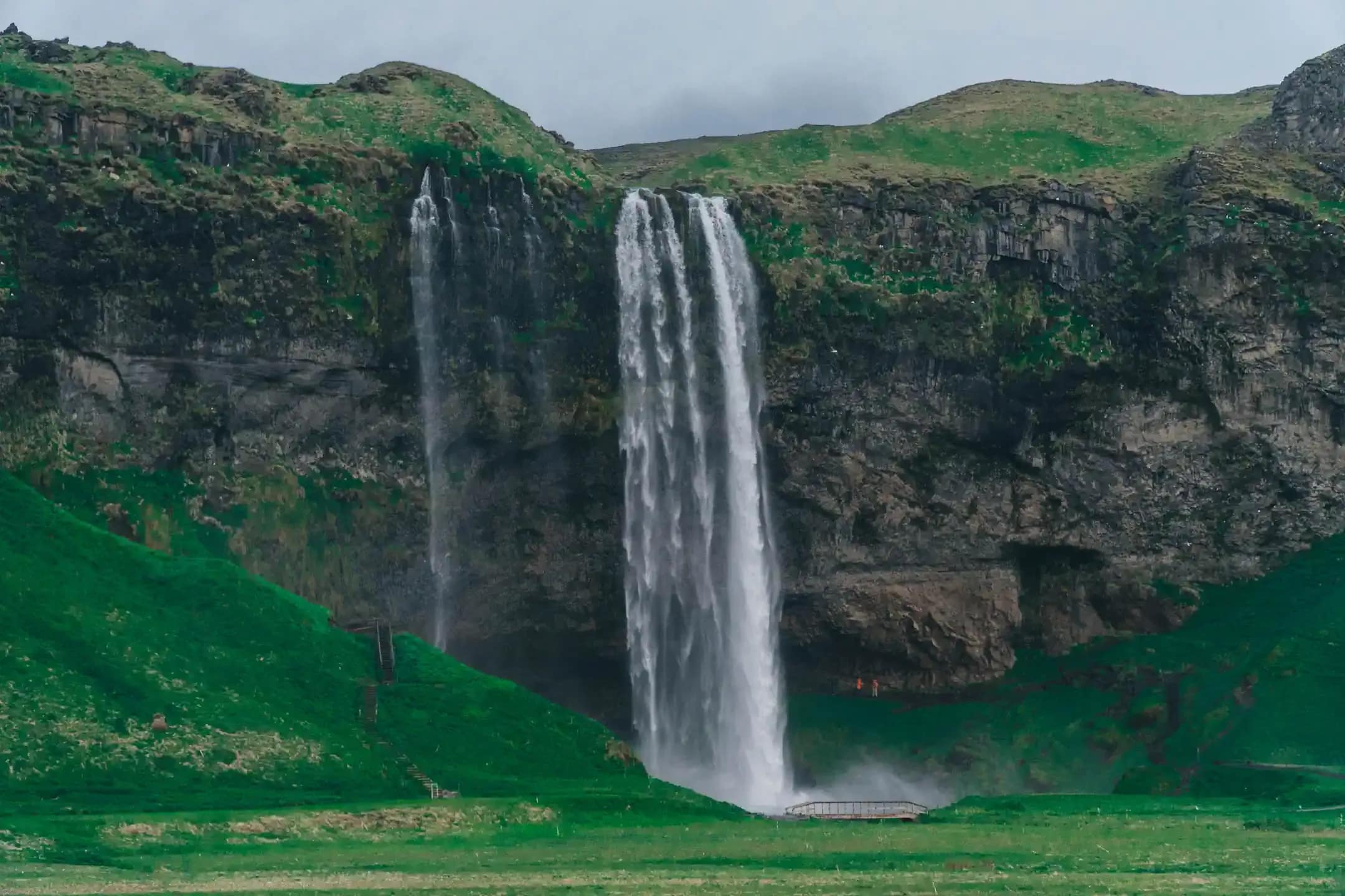 iceland-seljalandsfoss-waterfal on the 7 days south of iceland trip
