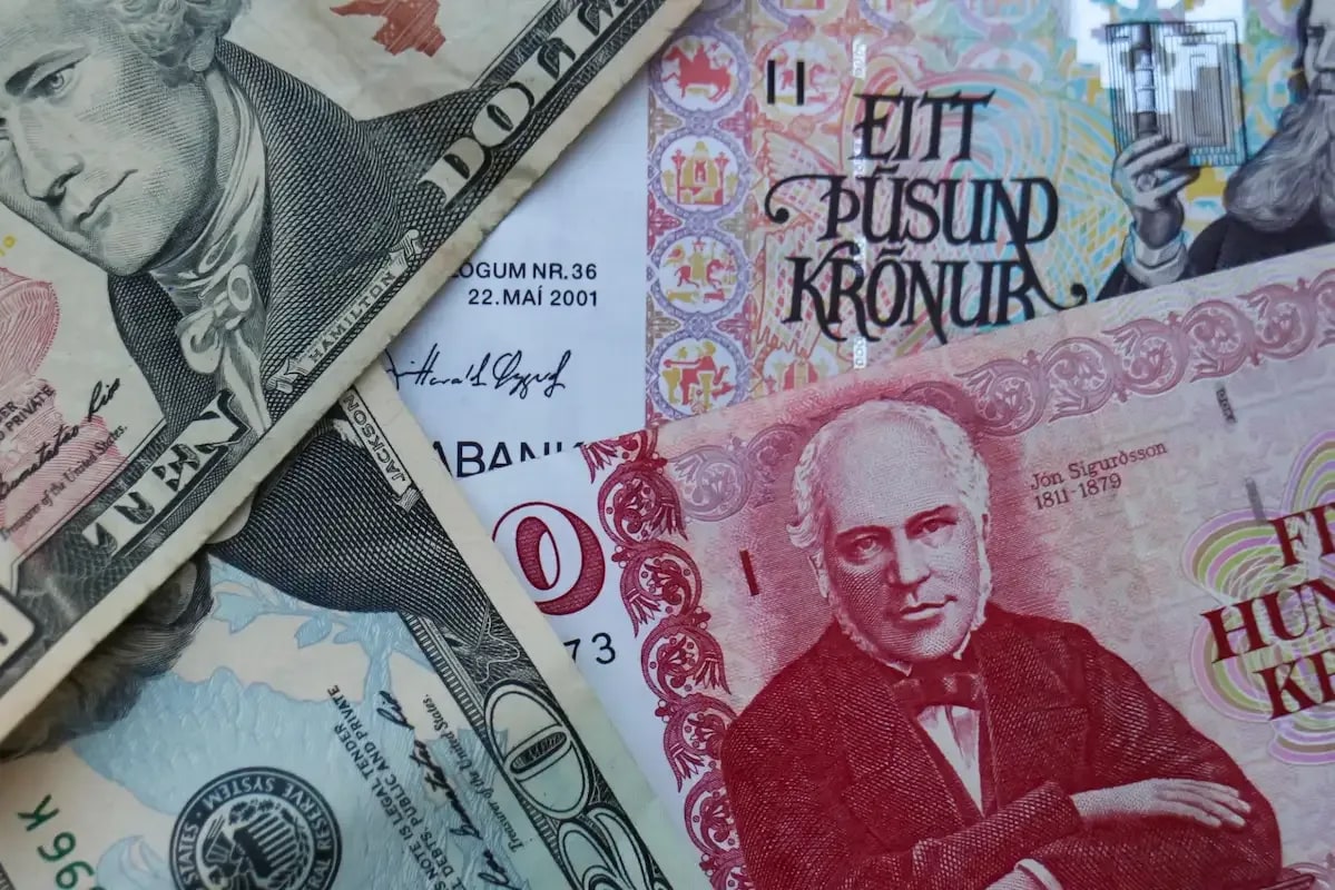 Iceland currency to USD showing Icelandic Krona and US dollar banknotes used for travel cost conversion